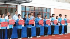 <b>正在教团的座谈中</b>